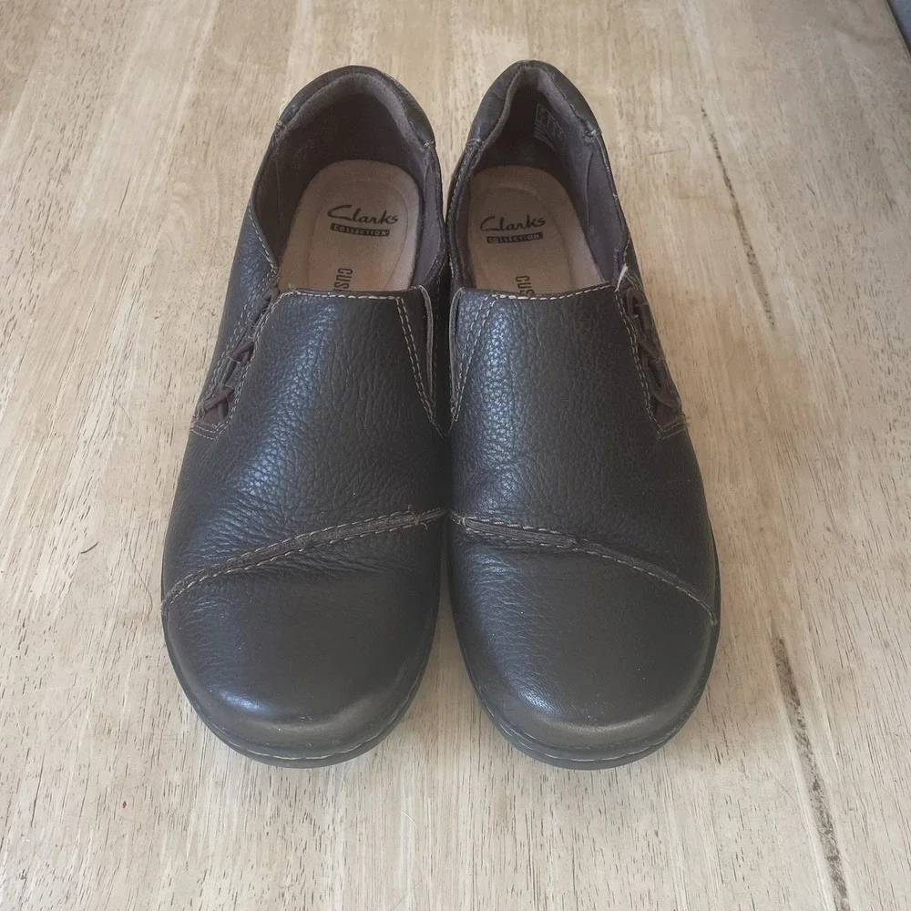 CLARKS Collection Women's Size 9 Brown Leather Slip On Cushion Comfort Office - Picture 2 of 11